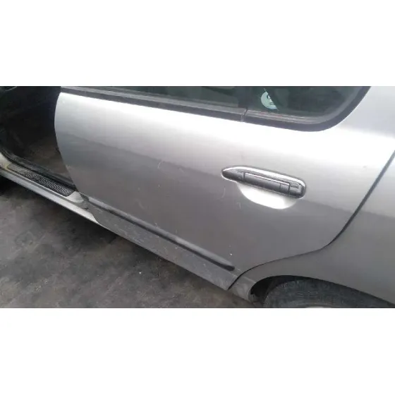 NISSAN PRIMERA BERLINA (P11) '1999 1.6 16V CAT PLATA
