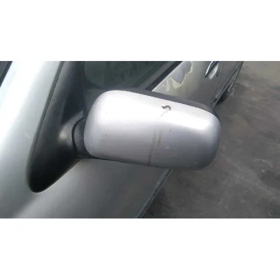 NISSAN PRIMERA BERLINA (P11) '1999 1.6 16V CAT PLATA