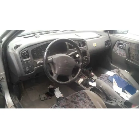 NISSAN PRIMERA BERLINA (P11) '1999 1.6 16V CAT PLATA