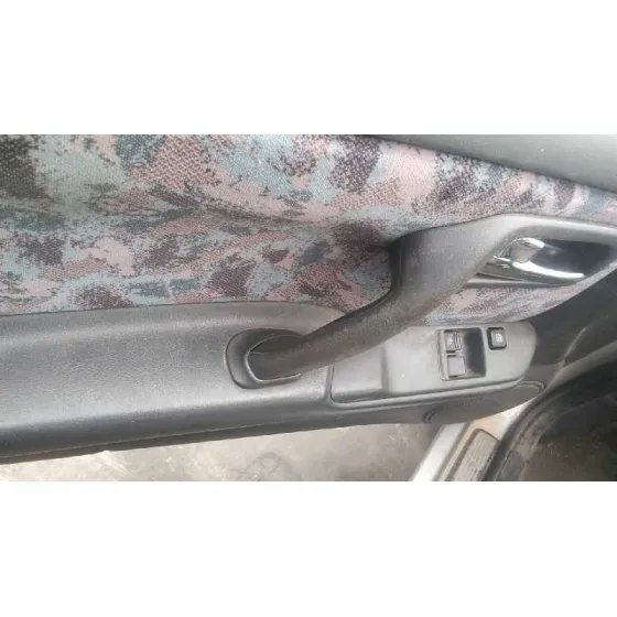 NISSAN PRIMERA BERLINA (P11) '1999 1.6 16V CAT PLATA