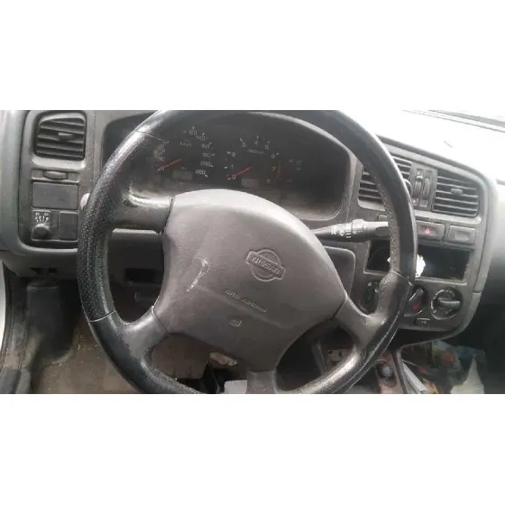 NISSAN PRIMERA BERLINA (P11) '1999 1.6 16V CAT PLATA