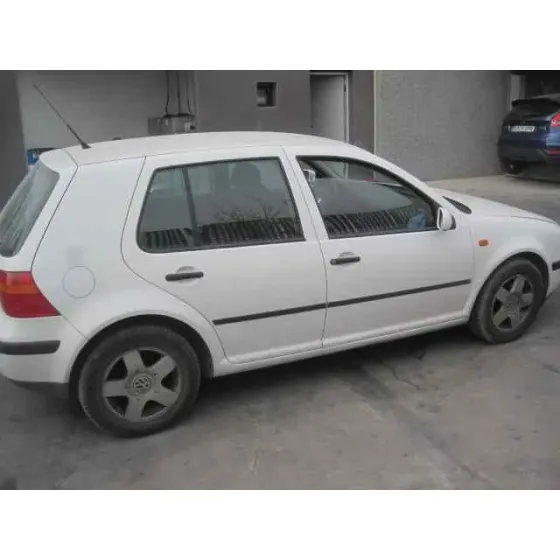 VOLKSWAGEN GOLF IV BERLINA (1J1) '1998 1.6 BLANCO