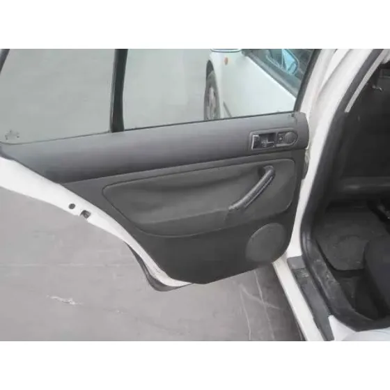 VOLKSWAGEN GOLF IV BERLINA (1J1) '1998 1.6 BLANCO