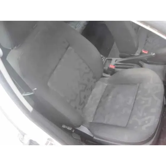 VOLKSWAGEN GOLF IV BERLINA (1J1) '1998 1.6 BLANCO