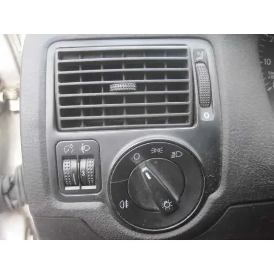 VOLKSWAGEN GOLF IV BERLINA (1J1) '1998 1.6 BLANCO