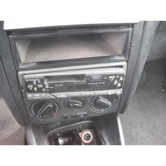 VOLKSWAGEN GOLF IV BERLINA (1J1) '1998 1.6 BLANCO