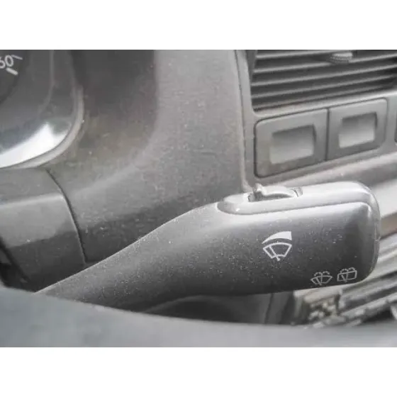 VOLKSWAGEN GOLF IV BERLINA (1J1) '1998 1.6 BLANCO