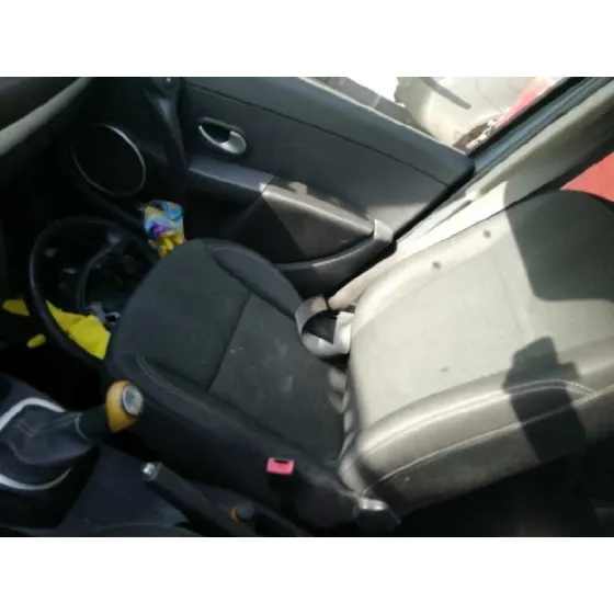 RENAULT CLIO GRANDTOUR '2009 AUTHENTIQUE GRIS OSCURO