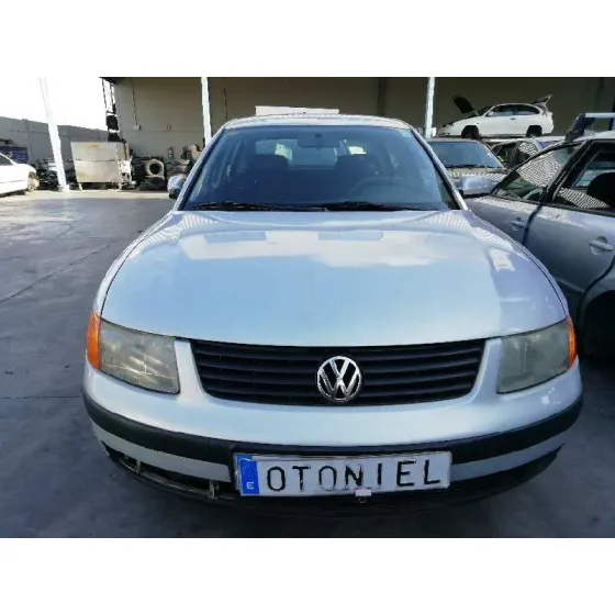 VOLKSWAGEN PASSAT BERLINA (3B2) '1997 1.8 GRIS PLATA