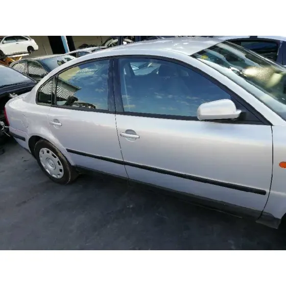 VOLKSWAGEN PASSAT BERLINA (3B2) '1997 1.8 GRIS PLATA