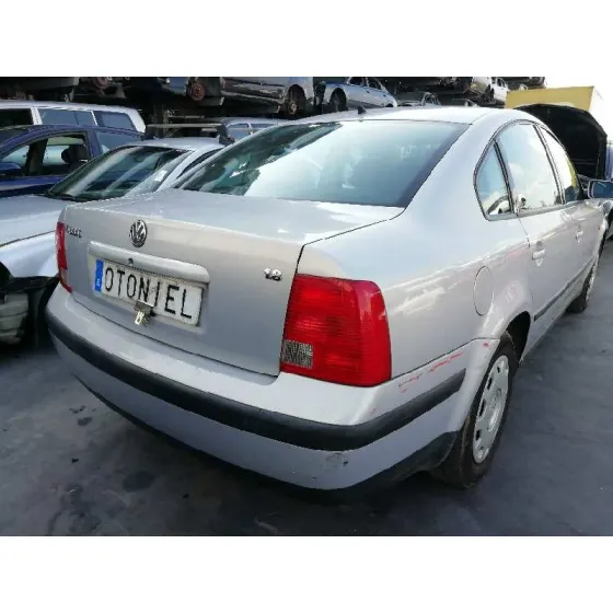 VOLKSWAGEN PASSAT BERLINA (3B2) '1997 1.8 GRIS PLATA