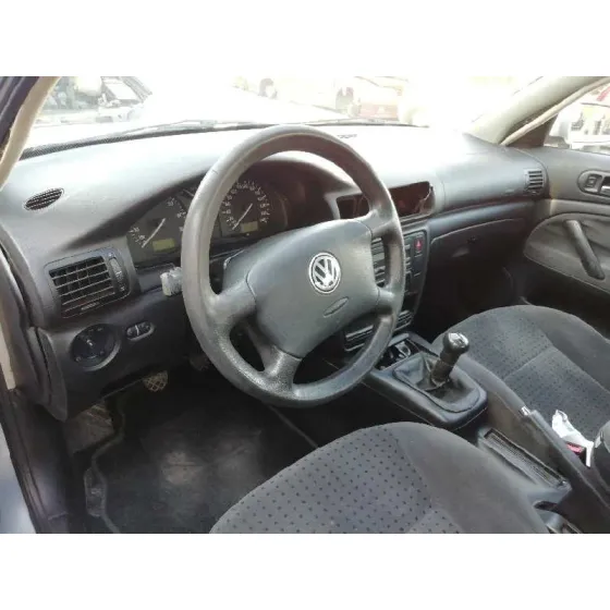VOLKSWAGEN PASSAT BERLINA (3B2) '1997 1.8 GRIS PLATA