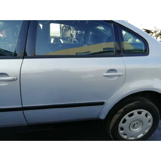 VOLKSWAGEN PASSAT BERLINA (3B2) '1997 1.8 GRIS PLATA