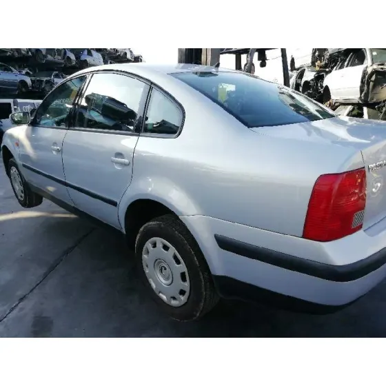 VOLKSWAGEN PASSAT BERLINA (3B2) '1997 1.8 GRIS PLATA