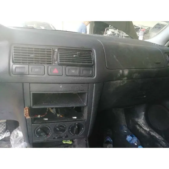 VOLKSWAGEN GOLF IV BERLINA (1J1) '2001 BASICO AZUL
