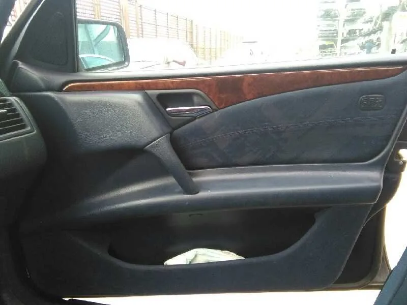 MERCEDES CLASE E (W210) BERLINA '1999 200 (210.035) AZUL MARINO