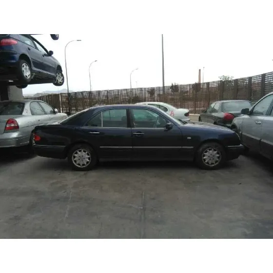 MERCEDES CLASE E (W210) BERLINA '1999 200 (210.035) AZUL MARINO