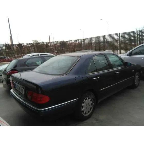 MERCEDES CLASE E (W210) BERLINA '1999 200 (210.035) AZUL MARINO