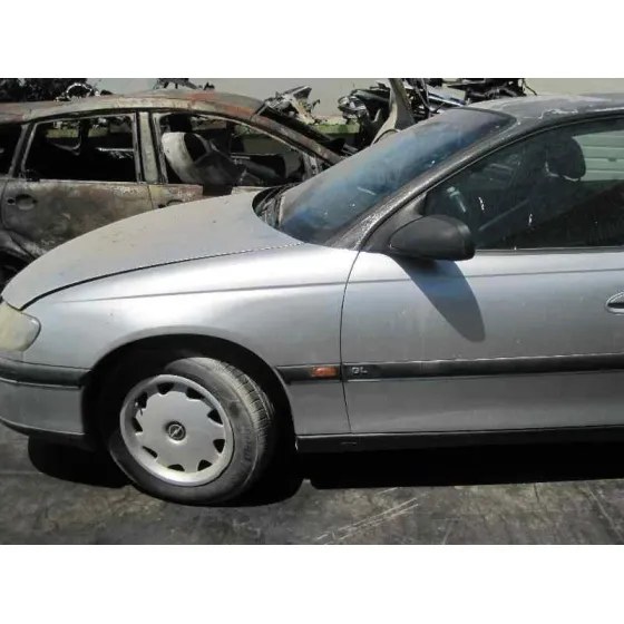 OPEL OMEGA B '1996 CD BERLINA GRIS