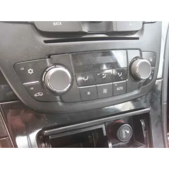 OPEL INSIGNIA BERLINA '2011 COSMO NEGRO