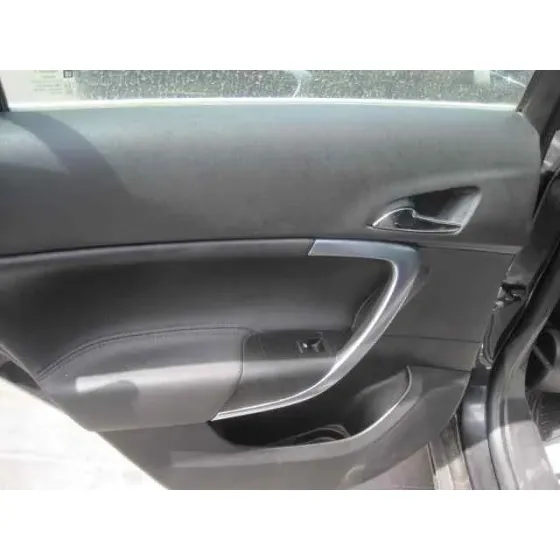 OPEL INSIGNIA BERLINA '2011 COSMO NEGRO
