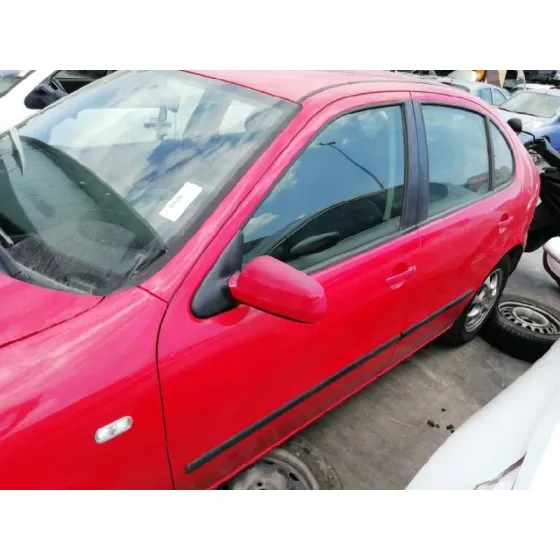 SEAT LEON (1M1) '2000 STELLA ROJO