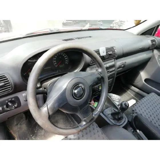 SEAT LEON (1M1) '2000 STELLA ROJO