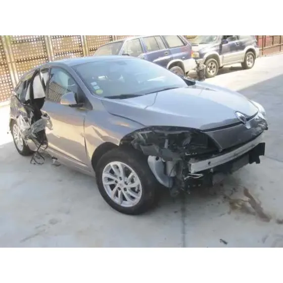 RENAULT MEGANE III BERLINA 5 P '2013 BOSE EDITION GRIS CENIZA