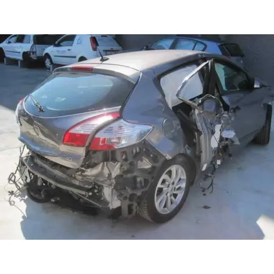 RENAULT MEGANE III BERLINA 5 P '2013 BOSE EDITION GRIS CENIZA