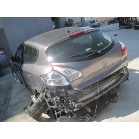RENAULT MEGANE III BERLINA 5 P '2013 BOSE EDITION GRIS CENIZA
