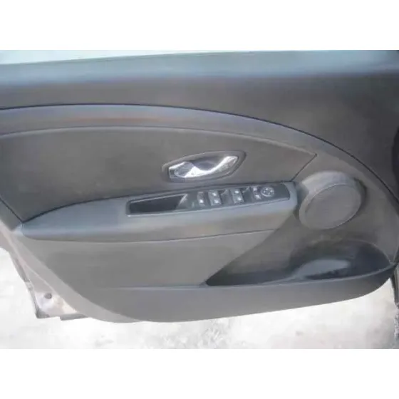 RENAULT MEGANE III BERLINA 5 P '2013 BOSE EDITION GRIS CENIZA