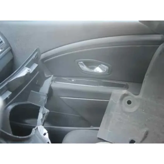 RENAULT MEGANE III BERLINA 5 P '2013 BOSE EDITION GRIS CENIZA
