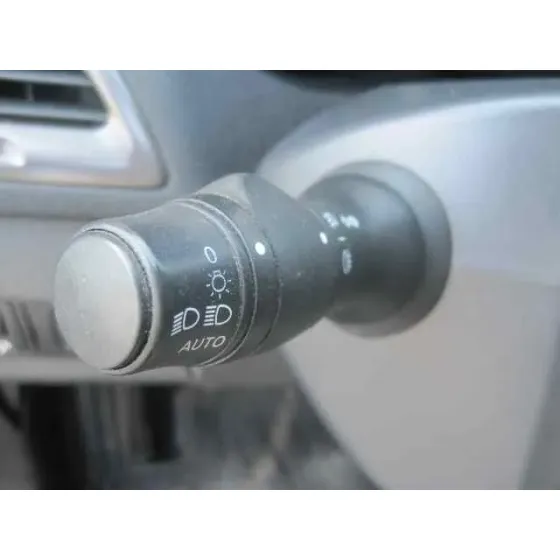 RENAULT MEGANE III BERLINA 5 P '2013 BOSE EDITION GRIS CENIZA