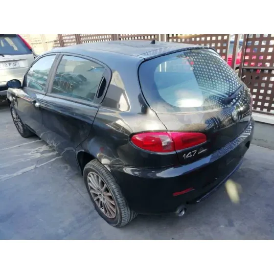 ALFA ROMEO 147 (190) '2005 1.9 JTD 120 DISTINCTIVE NEGRO