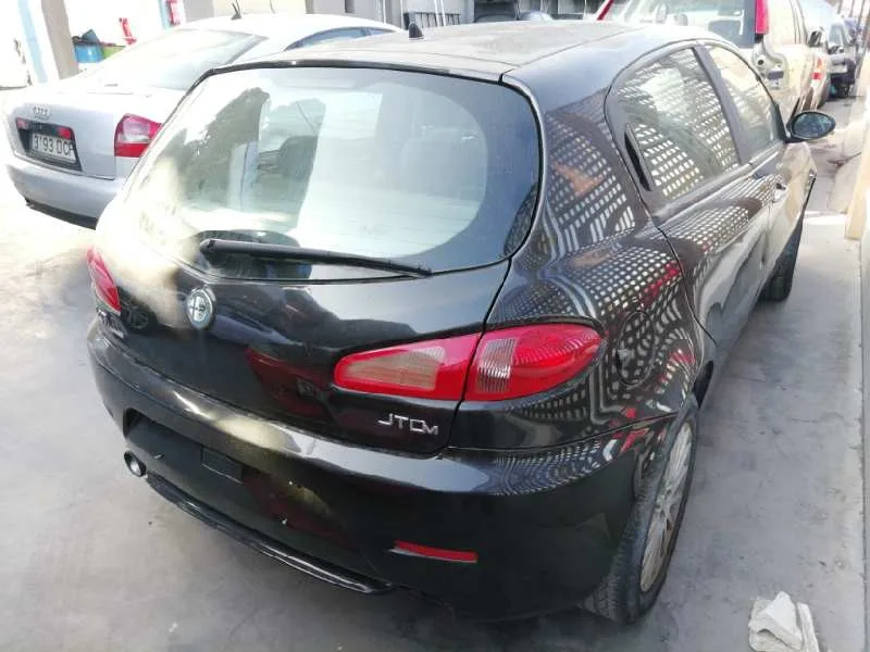 ALFA ROMEO 147 (190) '2005 1.9 JTD 120 DISTINCTIVE NEGRO