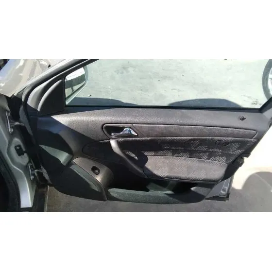MERCEDES CLASE C (W203) FAMILIAR '2002 2.2 CDI CAT GRIS