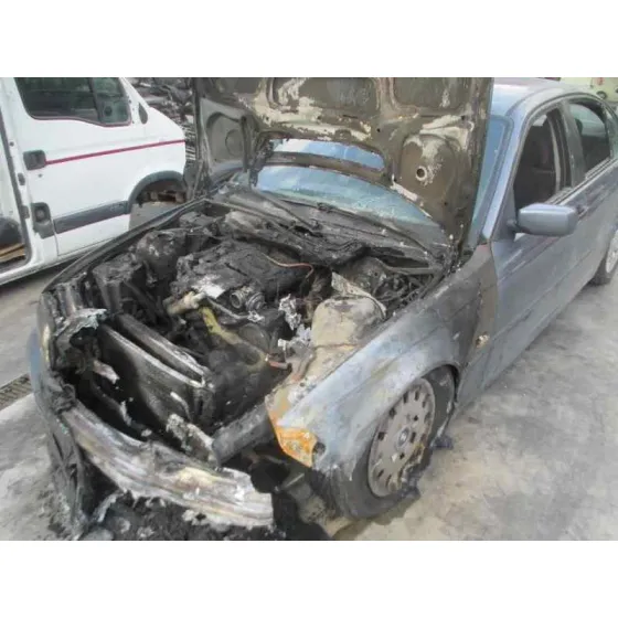 BMW SERIE 3 BERLINA (E46) '1998 320D AZUL