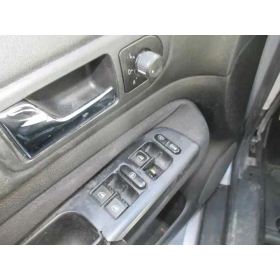 VOLKSWAGEN GOLF IV BERLINA (1J1) '2000 CONCEPTLINE PLATA