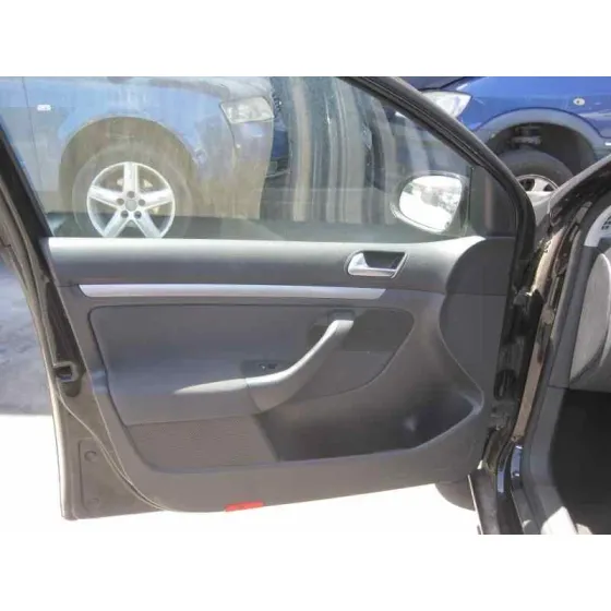 VOLKSWAGEN GOLF V BERLINA (1K1) '2003 IGOLF NEGRO