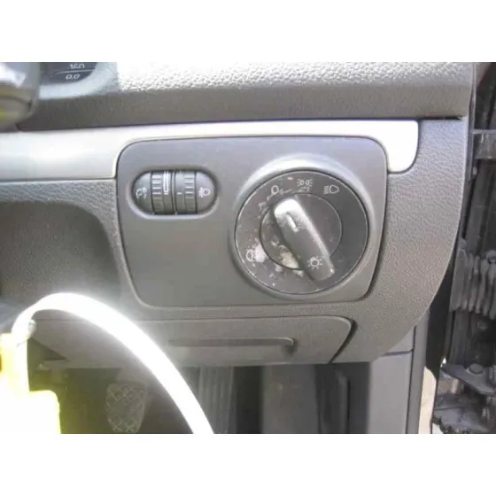VOLKSWAGEN GOLF V BERLINA (1K1) '2003 IGOLF NEGRO