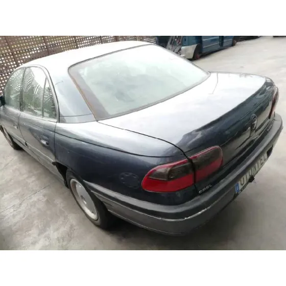 OPEL OMEGA B '1996 BASICO BERLINA VERDE