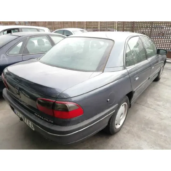 OPEL OMEGA B '1996 BASICO BERLINA VERDE