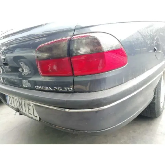 OPEL OMEGA B '1996 BASICO BERLINA VERDE