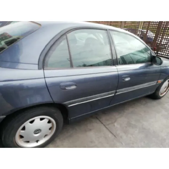 OPEL OMEGA B '1996 BASICO BERLINA VERDE