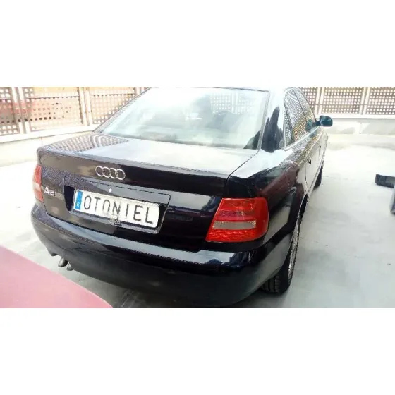AUDI A4 BERLINA (B5) '2000 2.5 TDI AZUL