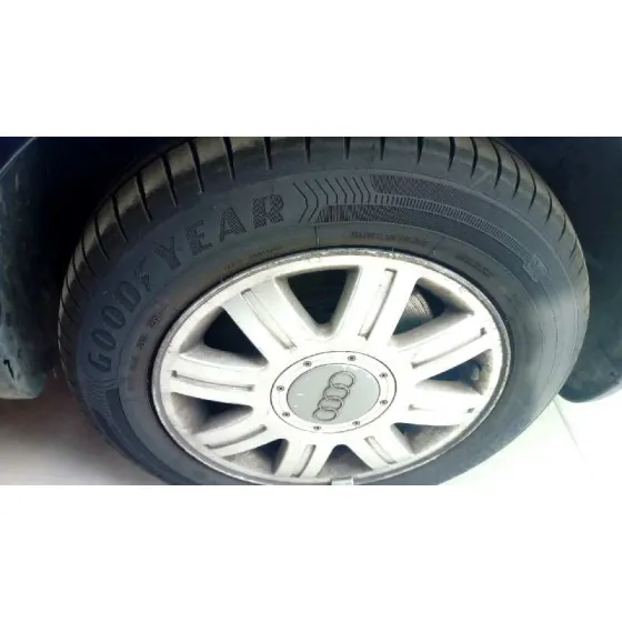 AUDI A4 BERLINA (B5) '2000 2.5 TDI AZUL