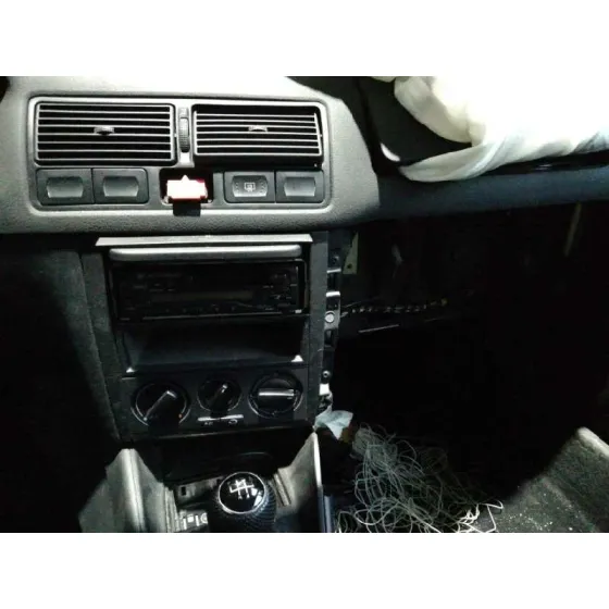 VOLKSWAGEN GOLF IV BERLINA (1J1) '1997 CONCEPTLINE BLANCO