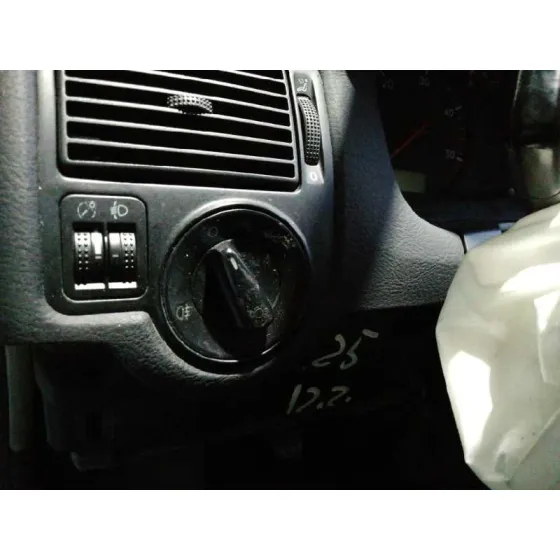 VOLKSWAGEN GOLF IV BERLINA (1J1) '1997 CONCEPTLINE BLANCO
