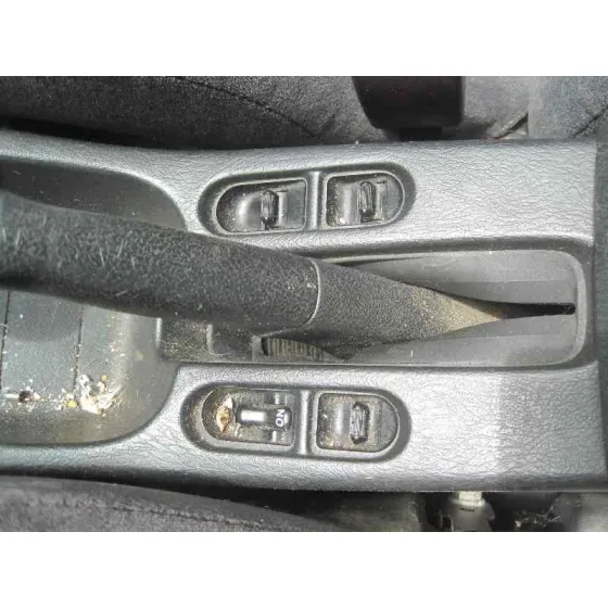 HONDA CIVIC BERLINA .5 (MA/MB) '1995 1.6 SR VTEC (MB1) ROJO
