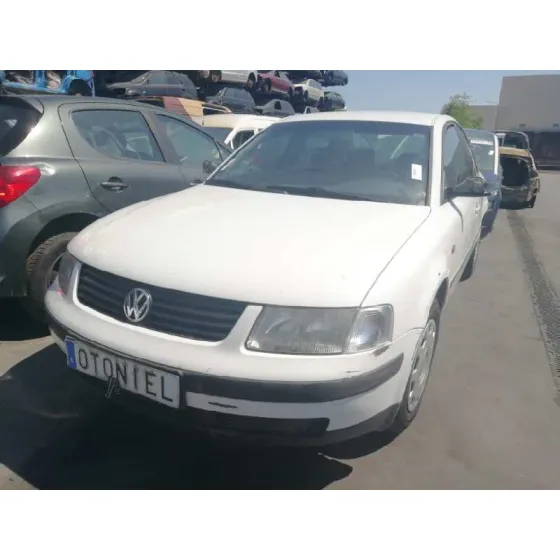 VOLKSWAGEN PASSAT BERLINA (3B2) '1999 BASICO BLANCO